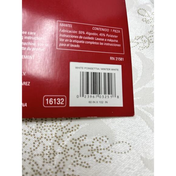 Bed Bath & Beyond Christmas Cotton Blend White Poinsettia Tablecloth 60 X 102 - Picture 5 of 10